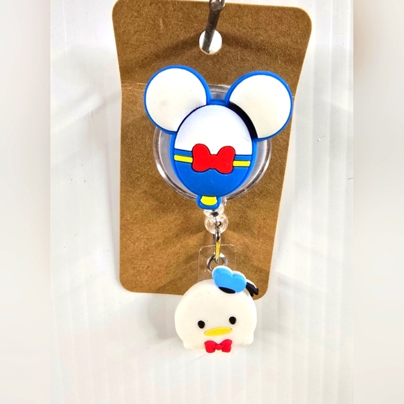 Disney Donald Duck Badge Reel - Picture 1 of 1